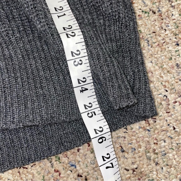 V Neck Sweater Varsity Style - Picture 4 of 9